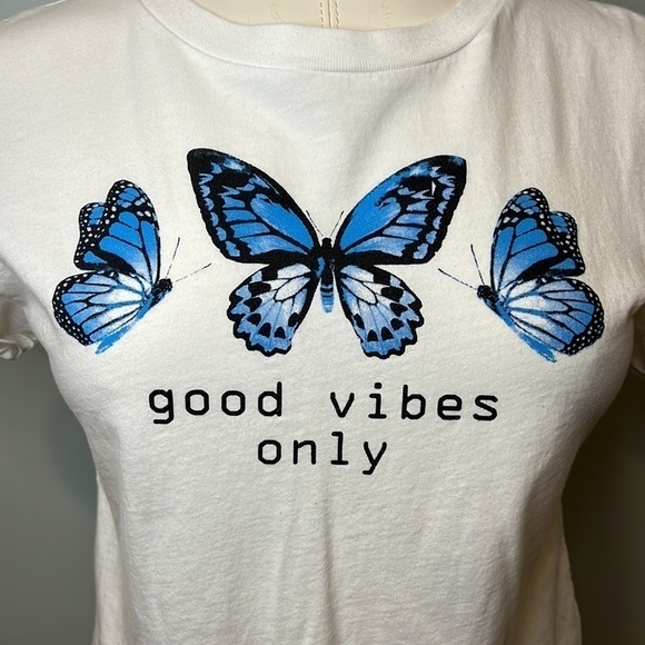 Women’s Cropped Good Vibes Only Blue Butterfly Short Sleeve Top - Picture 2 of 6